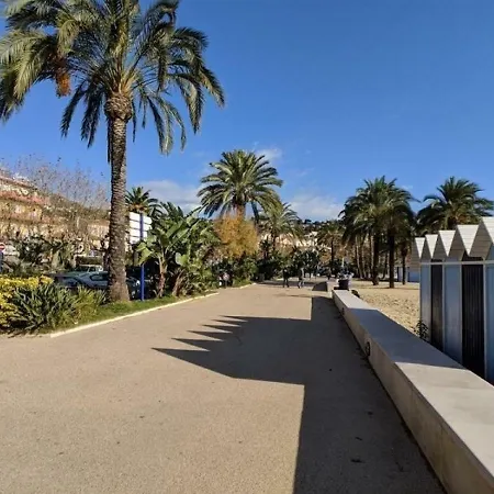 2 Pieces Balcon Et Parking Proche Centre 4 *