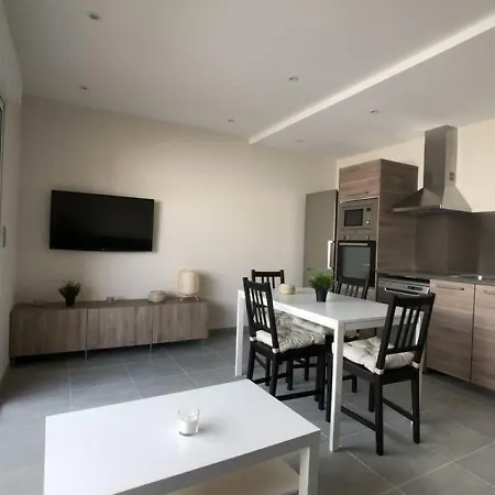 2 Pieces Balcon Et Parking Proche Centre 4 Апартаменты *