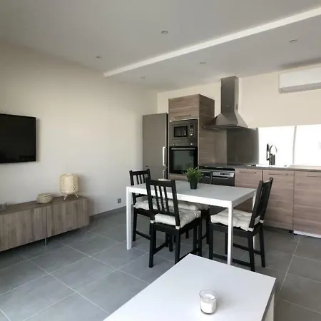 Апартаменты 2 Pieces Balcon Et Parking Proche Centre 4 *